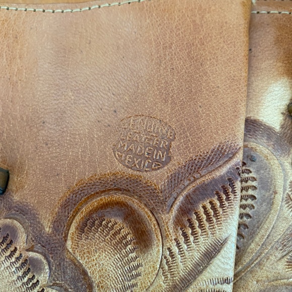 Vintage Leather Scroll Purse - Picture 3 of 4